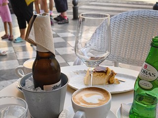 Tass Kaff und Flasch Bier
